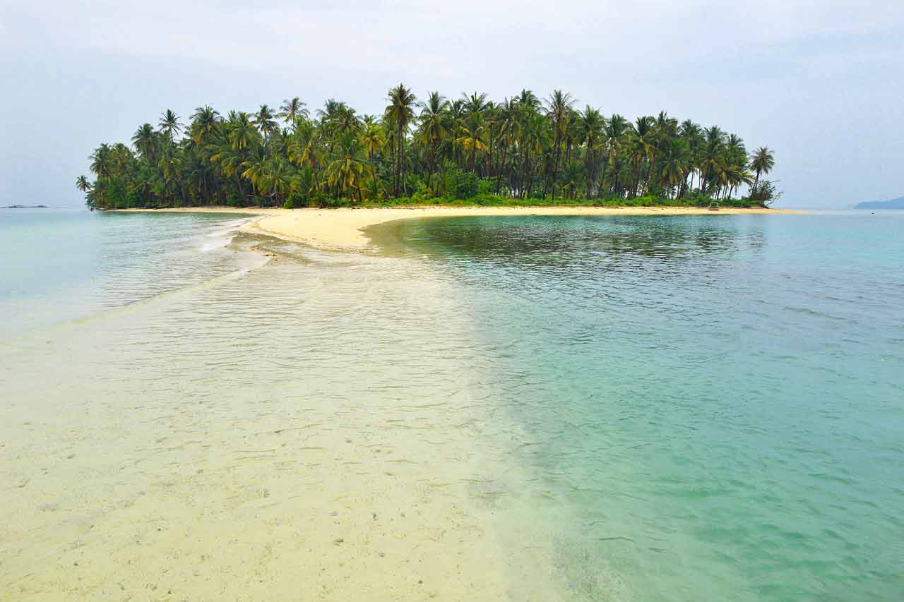 Senja di Pantai Mahitam