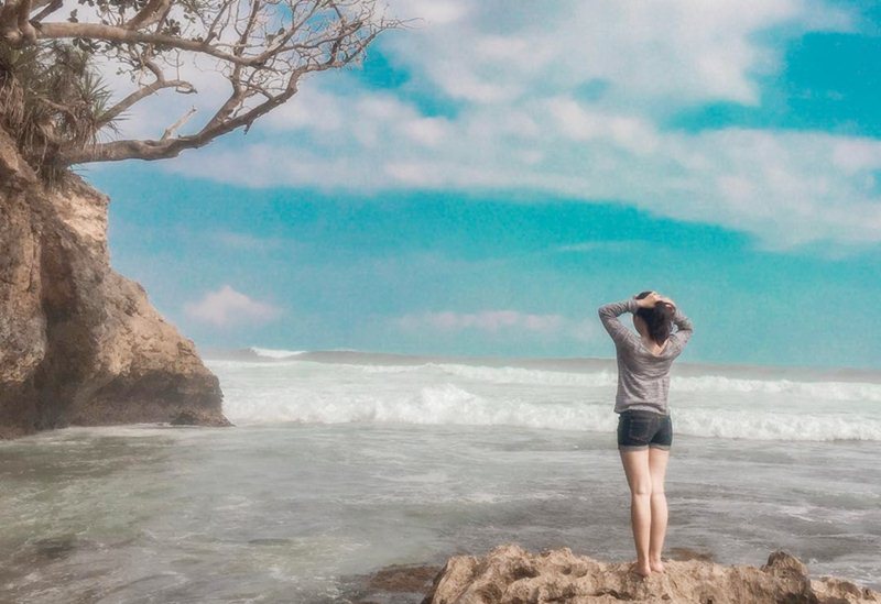 Foto Pantai Jonggring Saloko