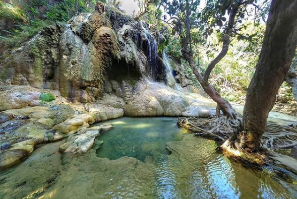 Foto air terjun di Pantai Pelang